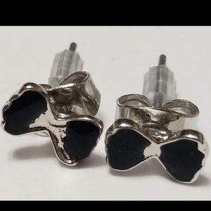 Bow stud earrings